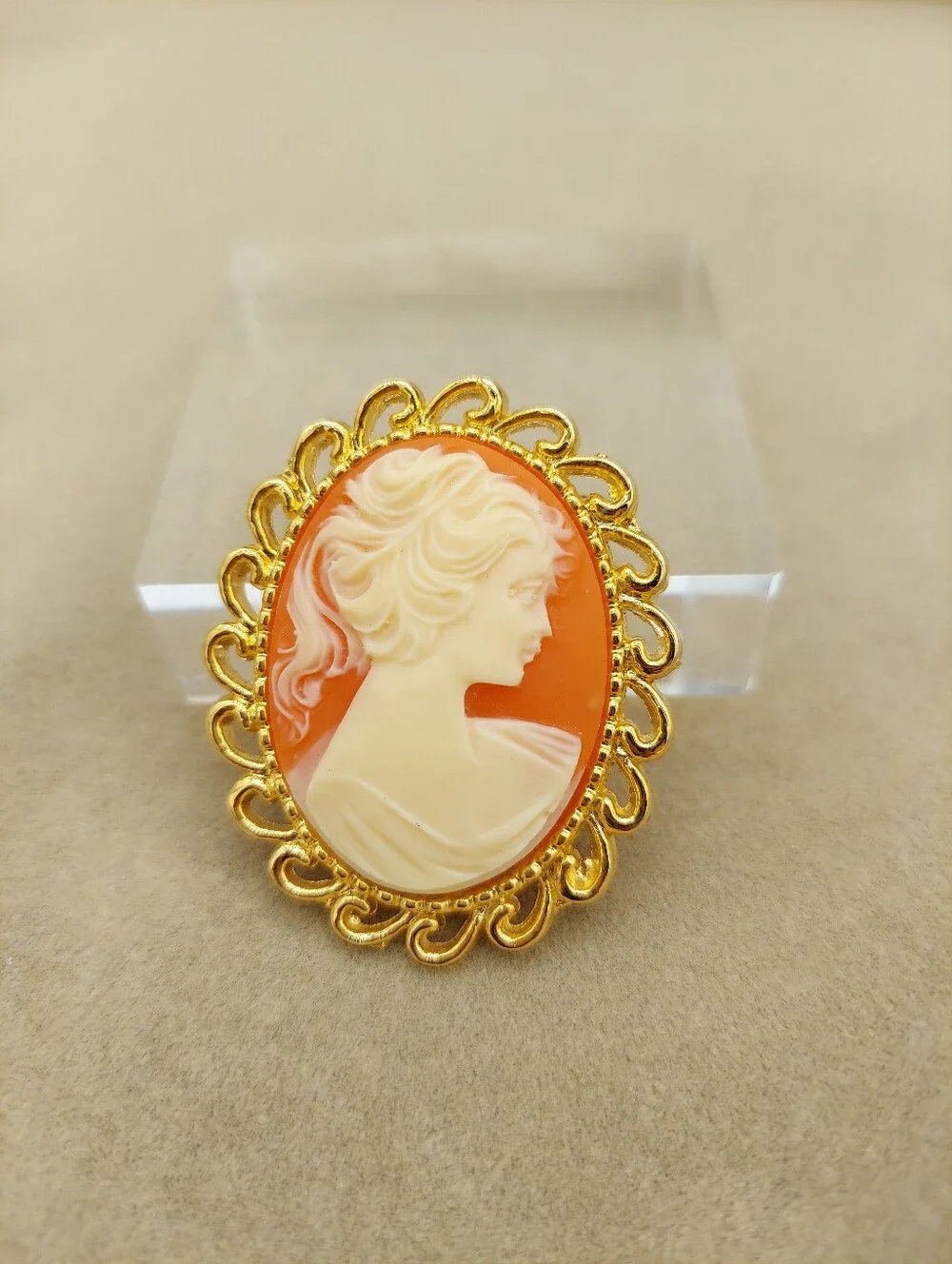 Vintage AAJ Signed Cameo Brooch Gold Tone